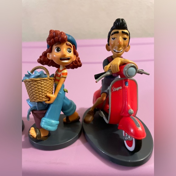 4 piece Luca figurine set - Picture 3 of 4